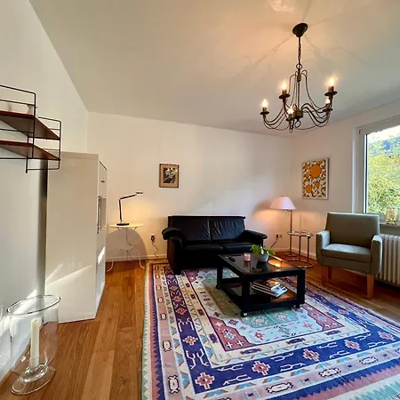 Frisch Renovierte Mit Balkon In Zentraler Lage *