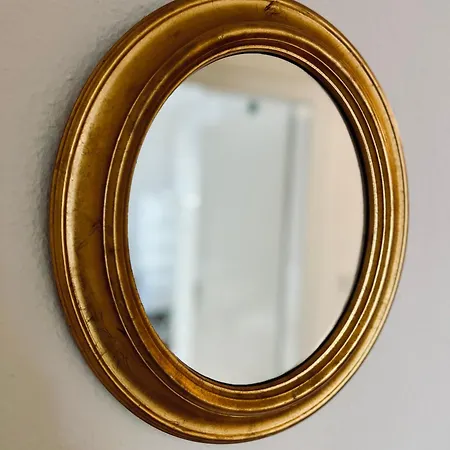 Frisch Renovierte Mit Balkon In Zentraler Lage