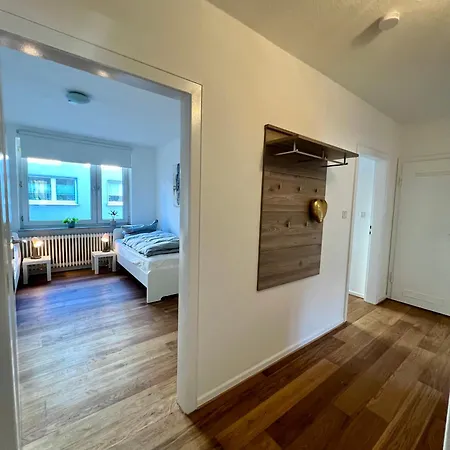 Frisch Renovierte Mit Balkon In Zentraler Lage Lägenhet