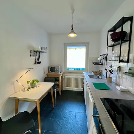 Frisch Renovierte Mit Balkon In Zentraler Lage Lägenhet *