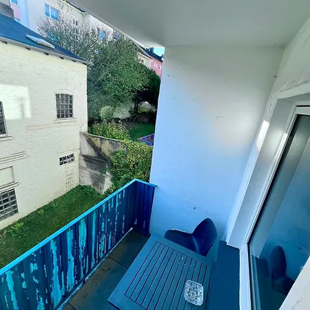 Frisch Renovierte Mit Balkon In Zentraler Lage Apartment