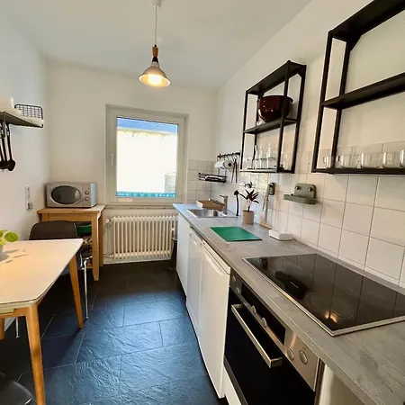 Frisch Renovierte Mit Balkon In Zentraler Lage *