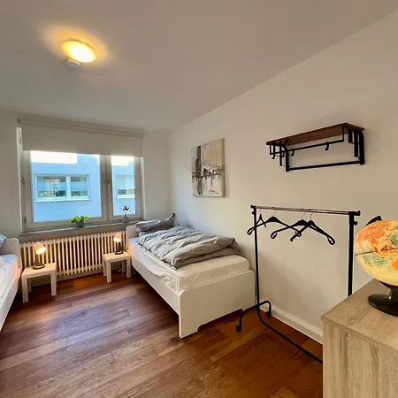Frisch Renovierte Mit Balkon In Zentraler Lage Apartment *
